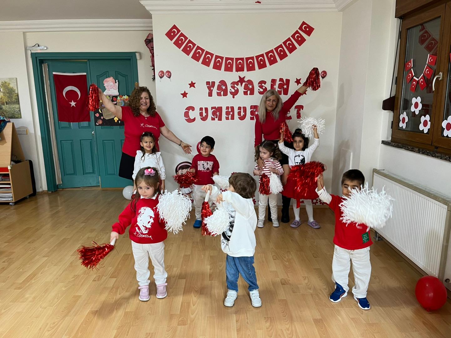 Sevgiyle, Neşeyle ve Gururla Cumhuriyetimizi Kutladık